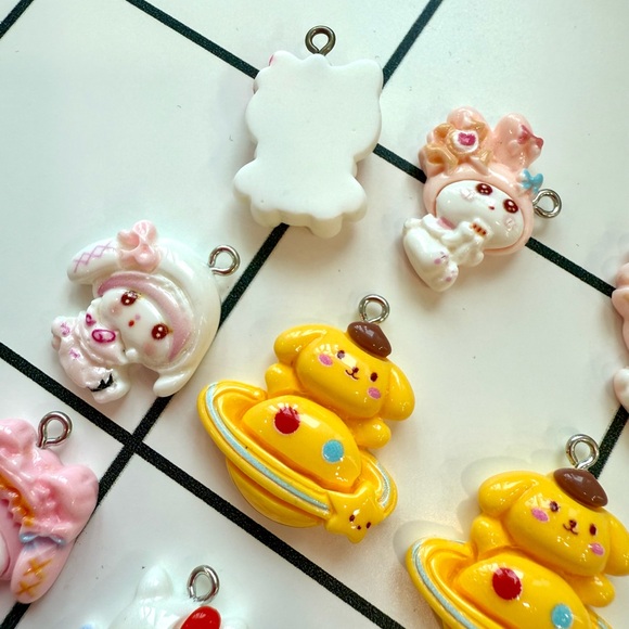Hello Kitty craft/bracelet making charms - Picture 2 of 3